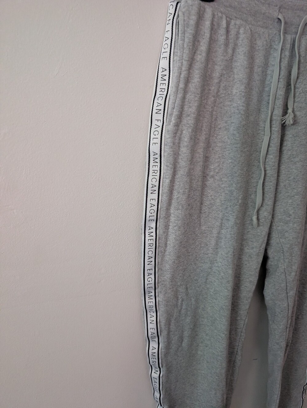 American Eagle Jogger Style Gray Sweatpants With Pockets Size Small - Picture 2 of 4